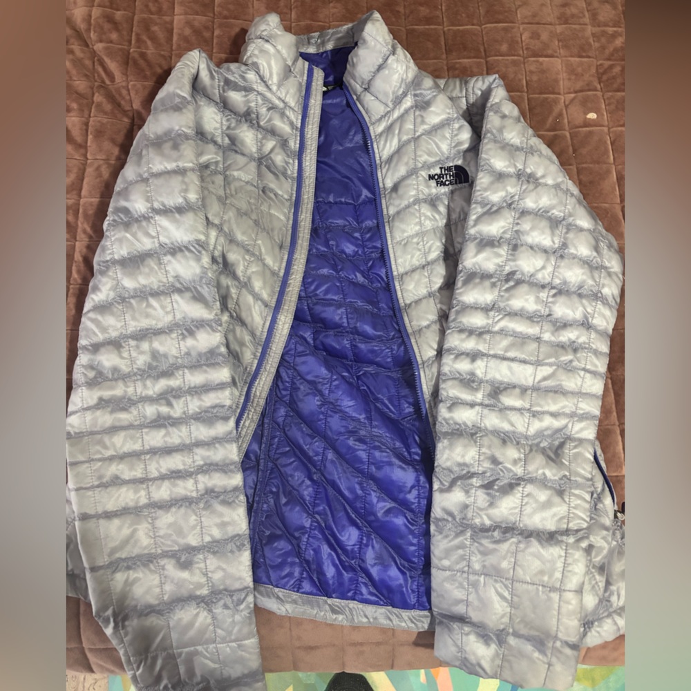 The North Face Women's Light Purple Thermoball Puffer Jacket - Picture 3 of 3